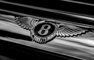 初のビットコイン決済は「レストラン経営者」話題の高級車ディーラーがBentleyを売却
