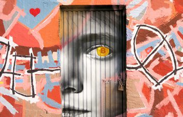 ストリートアートに「仮想通貨革命」のメッセージ｜フランスで反ユーロの抗議活動続く