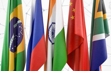 共通仮想通貨で「米ドル依存」に対処｜BRICS、新たな決済システムについて協議