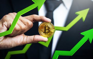 ビットコイン、歴史上4回目の「強気サイン」テクニカル指標3つが合流