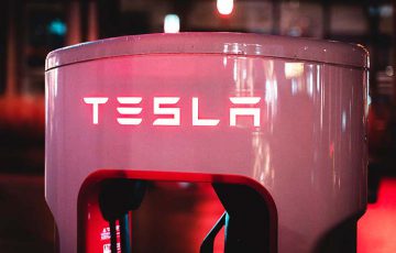 Tesla（テスラ）のEV急速充電所で「ドージコイン決済」が可能に？