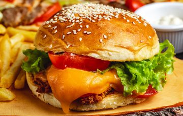 フランス・パリのBurger King「仮想通貨決済対応のレンタルモバイルバッテリー」を設置